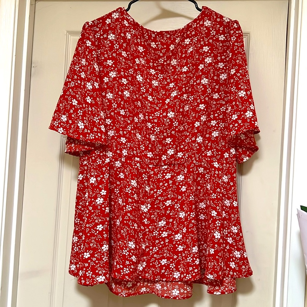 BloomChic Red White floral Top Blouse V Neck short Sleeve size 20 NWOT